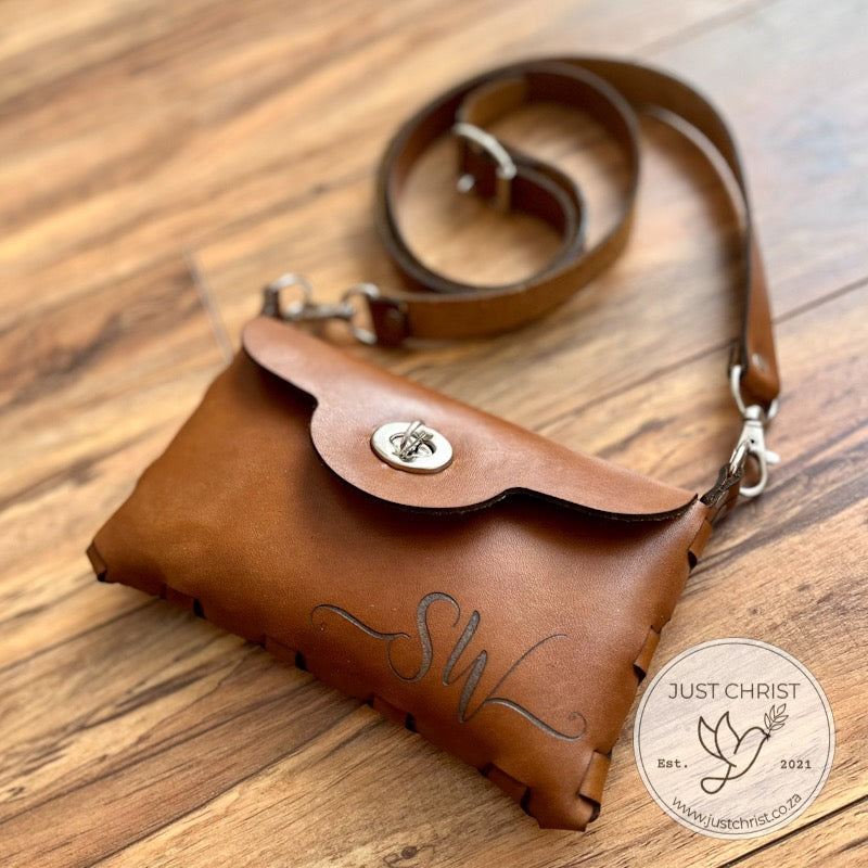 The Luxurious Leather Clutch: No Stitch Design for Lasting Style